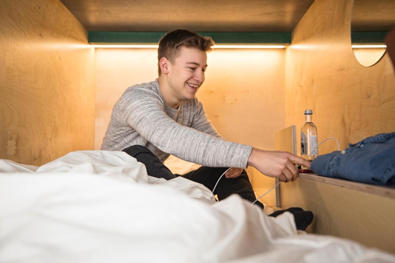 Green Marmot Capsule Hotel Zuerich Exterior foto